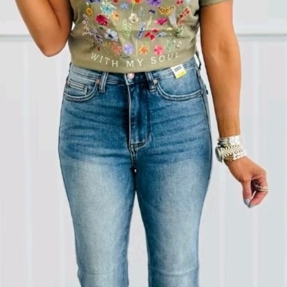 Judy Blue High Rise Light Blue Jeans PETITE